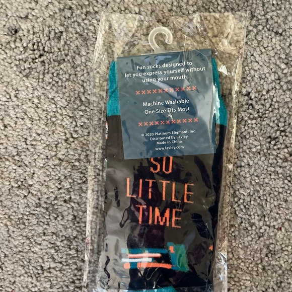 Lavley Women’s Socks So Many Books So Little Time - Picture 2 of 2